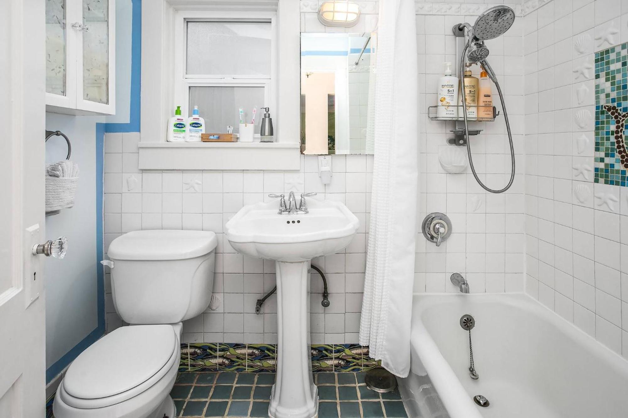 Greenlake Craftsman - Hot Tub, Ac, Dog Friendly * Seattle